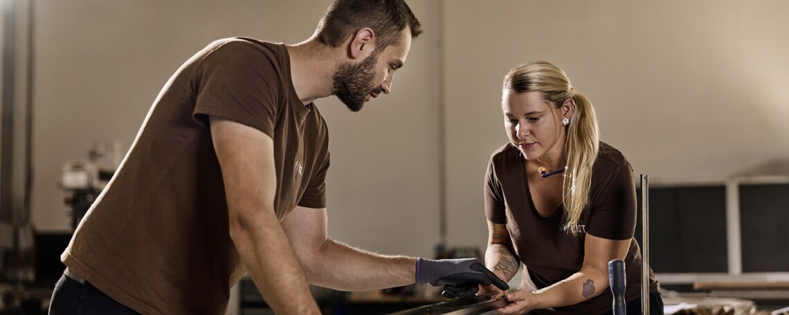 AIRCRAFT INTERIOR TECHNICIAN - HARDGOODS (WOOD FINISHER) M/F/D, 1. image